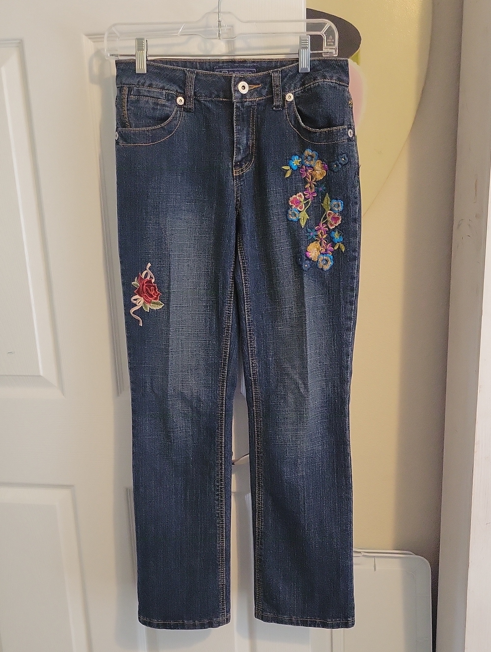 Baccini Sz4T Dark Blue Straight-Leg Jeans Floral Embroidery With Cat embroidery